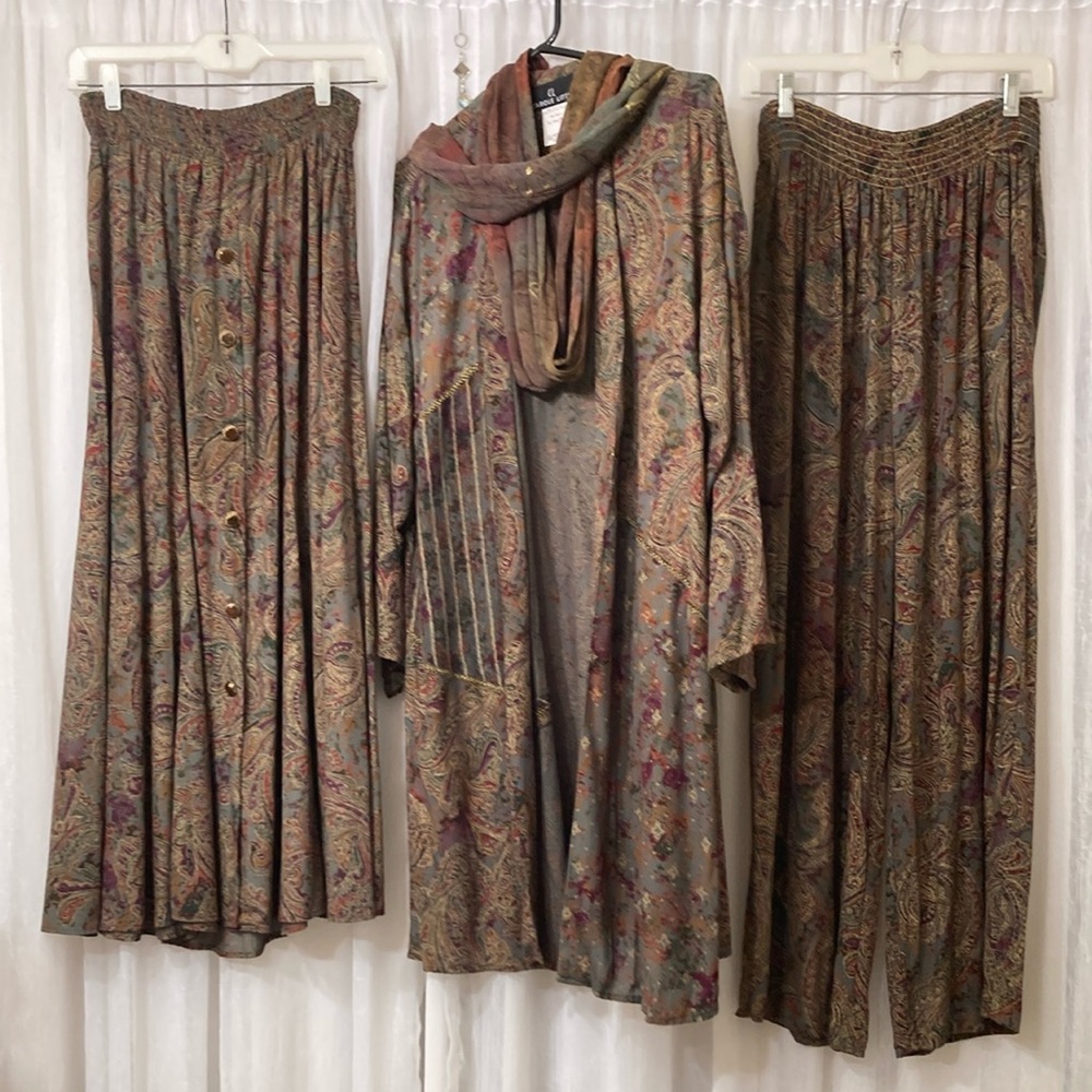 Elegant Paisley Skirt Set